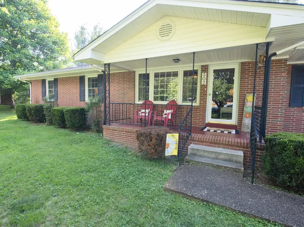 302 Edgewood Dr, Tullahoma, TN 37388