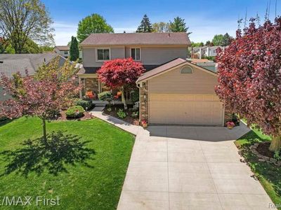 17970 Foxpointe Dr, Clinton Township, MI, 48038