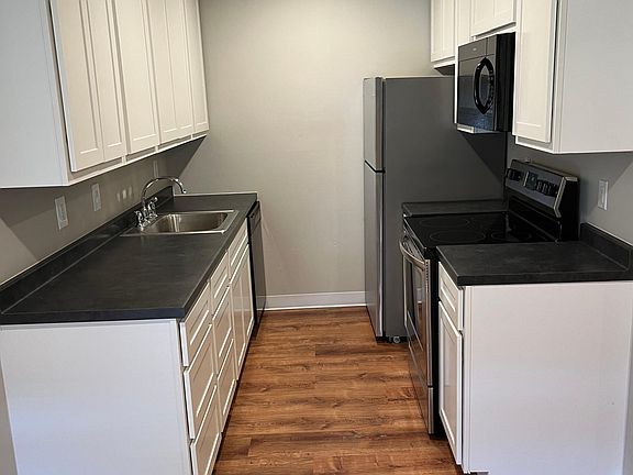 2nd image of 3872 Lemay Village Ln