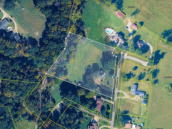 3rd image of 104 Brookview Dr