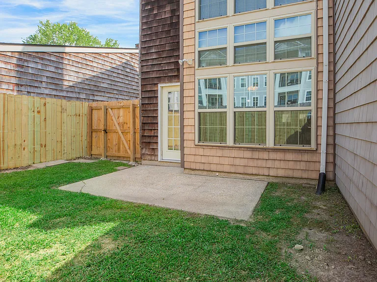 210 Long Plantation Blvd #U — Photo 13