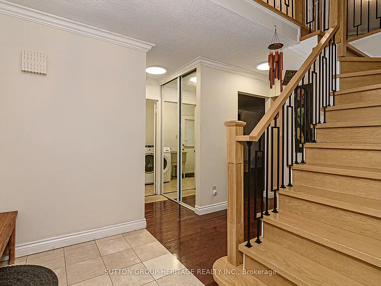 209 Bassett Blvd — Photo 3