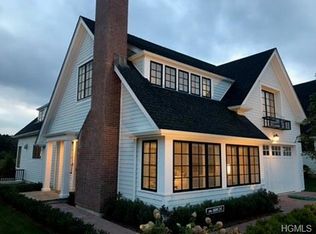 3 Honeysuckle Ln, Port Chester, NY 10573