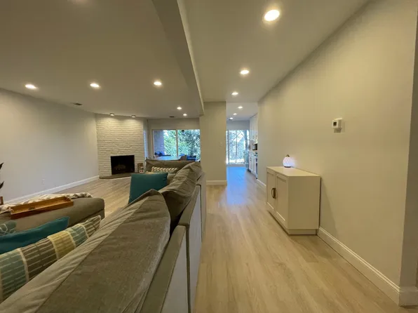 104 Southport Woods Dr, Southport, CT 06890