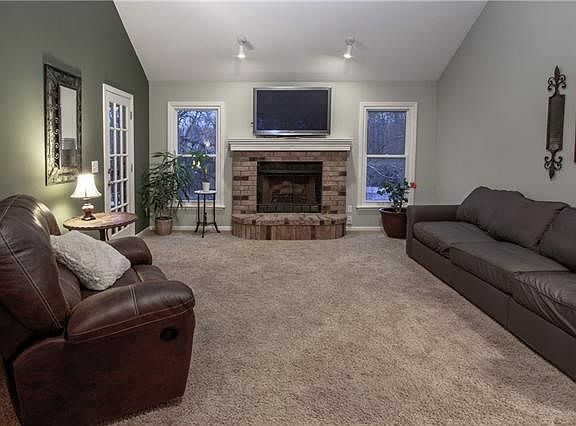 4th image of 328 SE Brownfield Dr