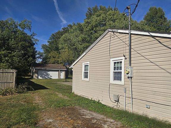2nd image of 720 Airport Rd