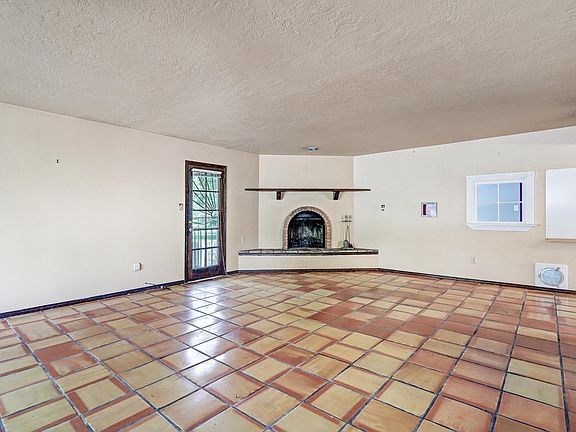 5th image of 300 Aliso Dr SE