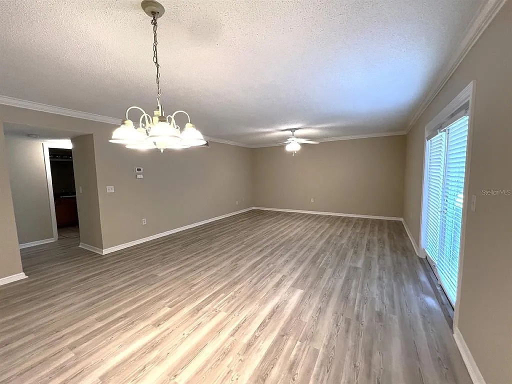 2 bed, 2.0 bath, 1049 sqft, $1,595 — Photo 4