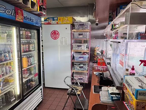 5th image of 5541 Chester Ave