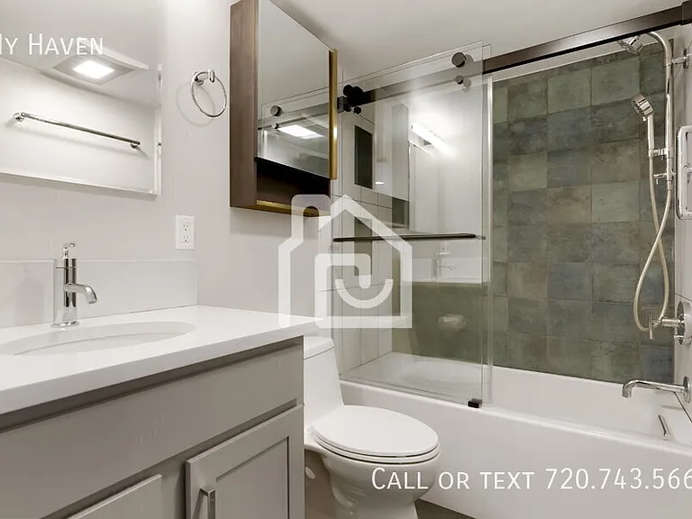 1050 N Corona St #212 — Photo 13