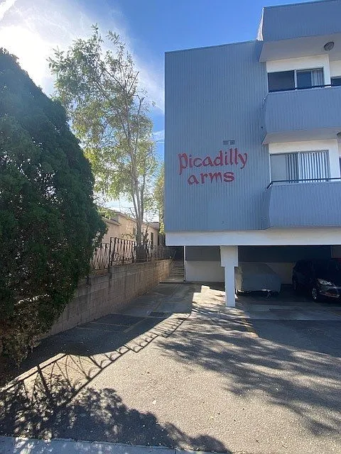 8822 W. Cadillac Ave. — Photo 1
