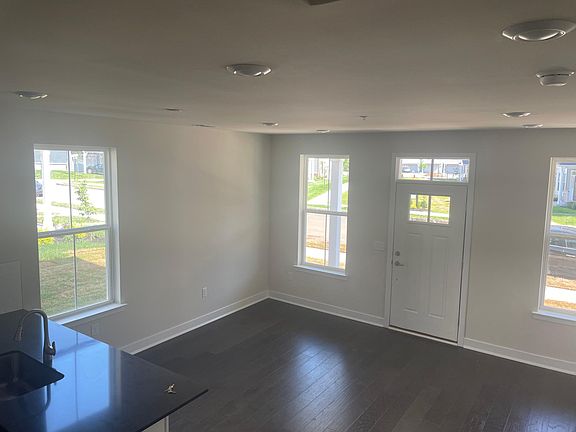 3rd image of 337 Foundry St