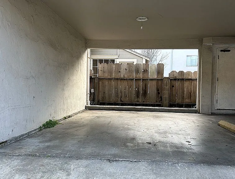 484 Van Buren St #1 — Photo 16