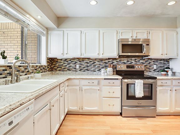 5th image of 2825 Florida St NE