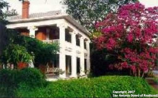 1st image of 302 Hearne Ave