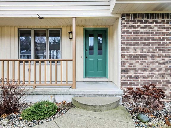 4th image of 5456 Riverlook Dr NE
