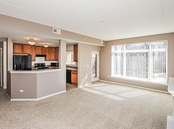 3rd image of 855 E 22nd St APT 315