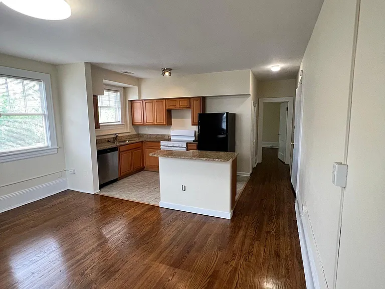 119 Albemarle Ave SW #C5 — Photo 2