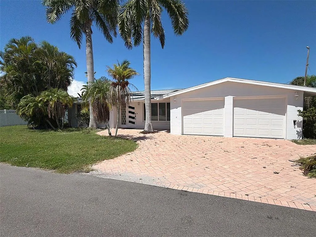 2 bed, 2.0 bath, 1368 sqft, $4,700 — Photo 2
