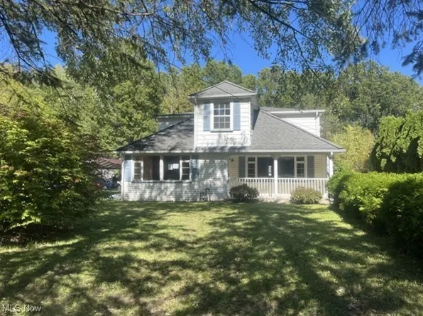 8629 Huntley Dr SE, Warren, OH 44484