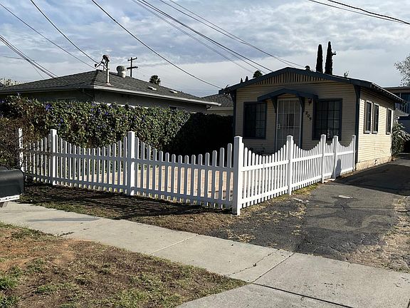 2nd image of 209 W 11th Ave