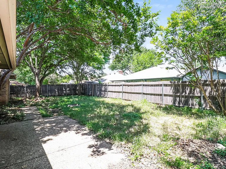 4900 Barberry Dr — Photo 16