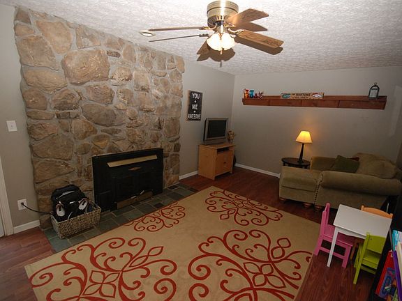2nd image of 295 Louise Ln
