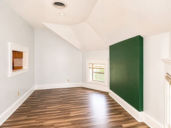 3rd image of 1037 S 4th St APT 4