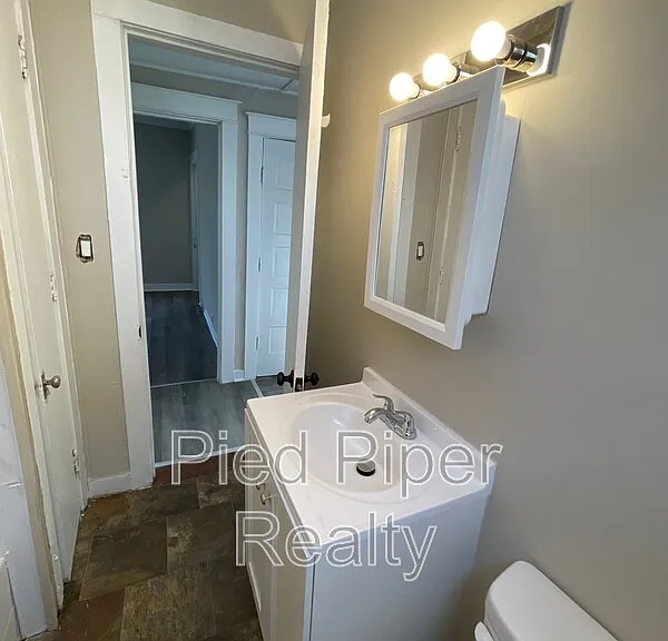 1254 S Chicago Ave — Photo 11