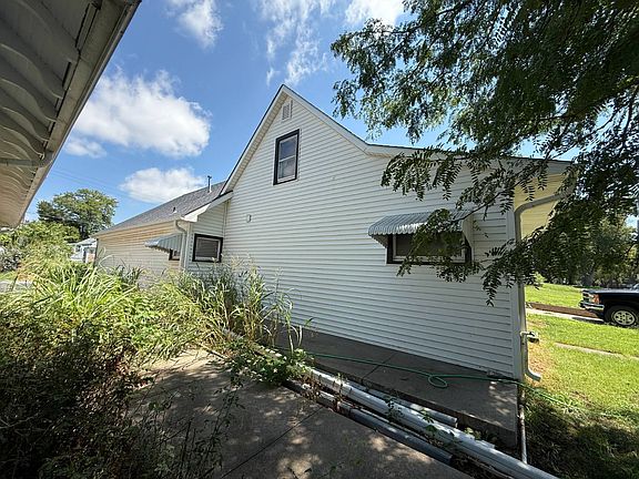 4th image of 613 E Main St