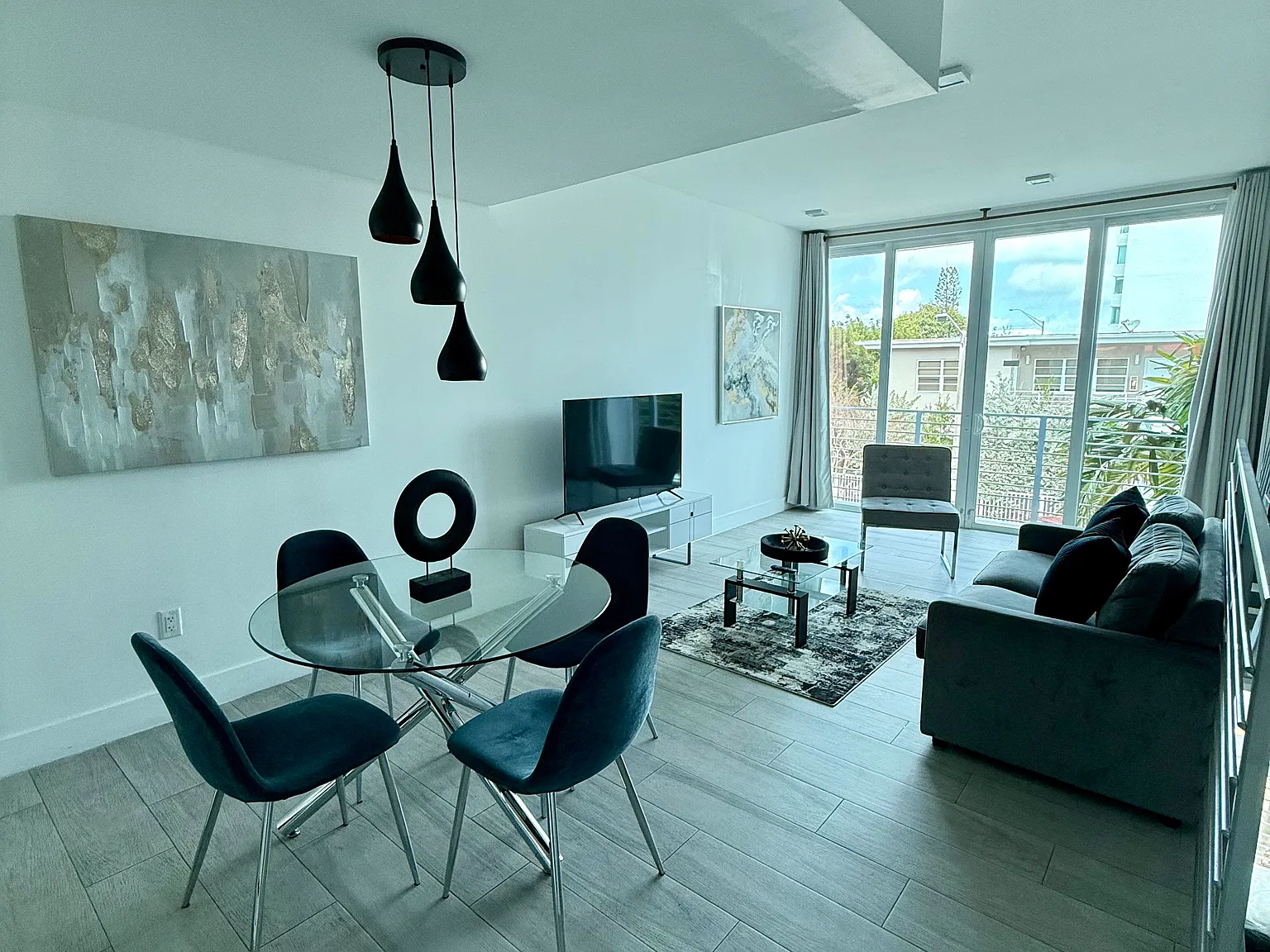 2 bed, 2.5 bath, 1500 sqft, $4,500 — Photo 3
