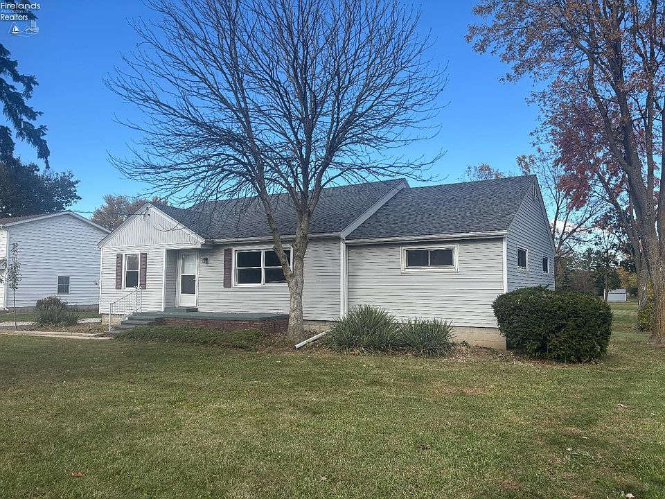 2242 Napoleon Rd, Fremont, OH 43420 | Zillow