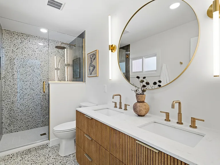 2276 Johnston Rd — Photo 48