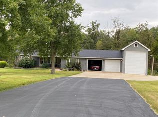 9 Argent Oaks Dr, Winfield, MO 63389