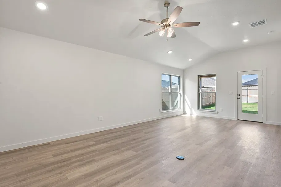 4 bed, 1700 sqft, $2,300 — Photo 4