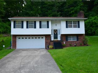 99 Oakmont Dr, Poca, WV