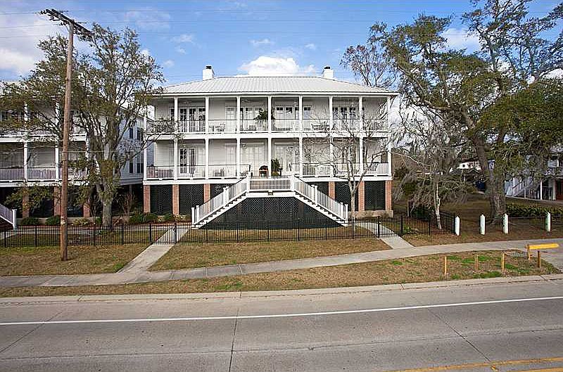 1st image of 2075 Lakeshore Dr APT A-4