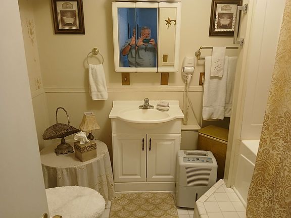 2nd image of 139 Helen Dr APT 1DOWNSTAIRS