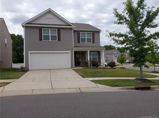 5825 Sanders Farm Ln, Charlotte, NC 28216