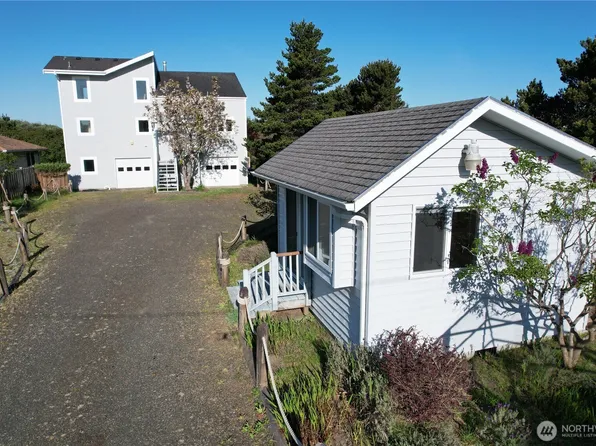 271 Sand Dune Avenue NW, Ocean Shores, WA 98569