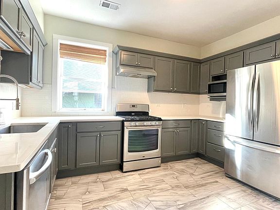 2nd image of 2084 W Lunt Ave Floor 2