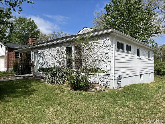 3rd image of 1027 Leawood Dr