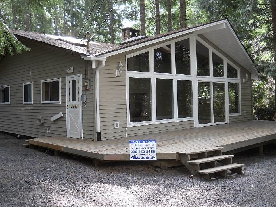 1st image of 360 E Ballantrae Dr