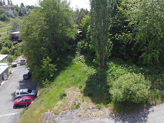 2nd image of 129 NW True St