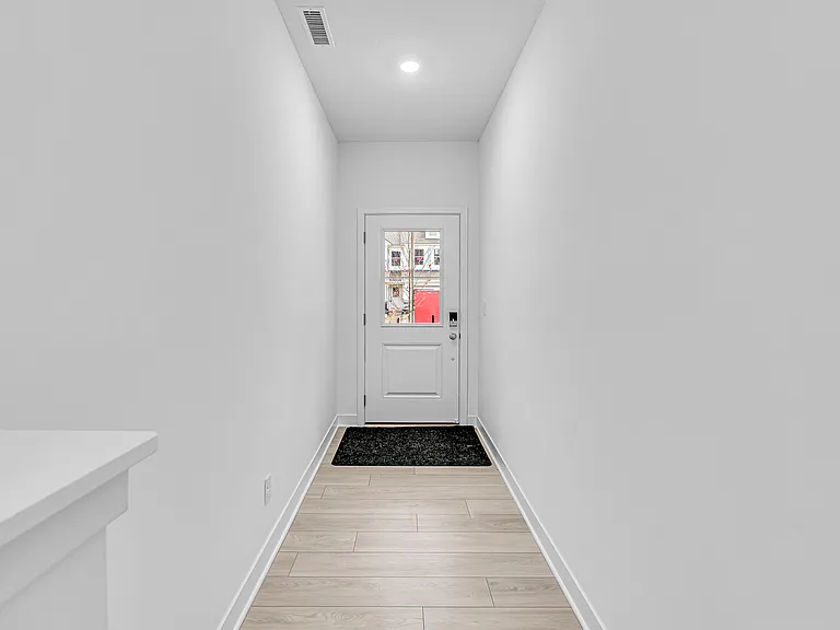 433 Monarch Ln — Photo 4