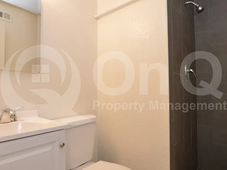 6044 N 21st Ave #2 — Photo 15
