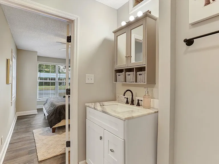 720 Dixon St — Photo 27