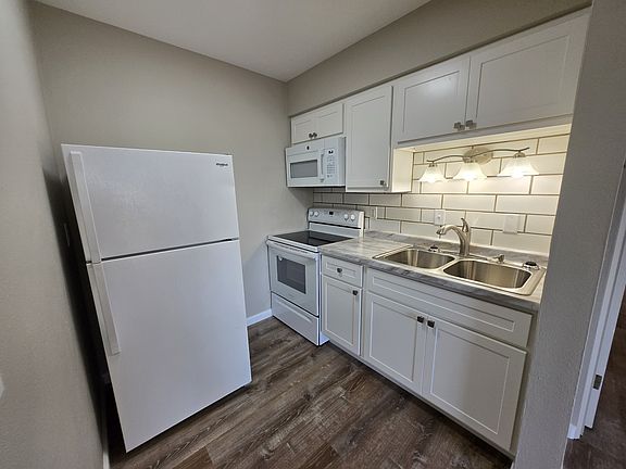3rd image of 2727 Hampton Ave #11377197