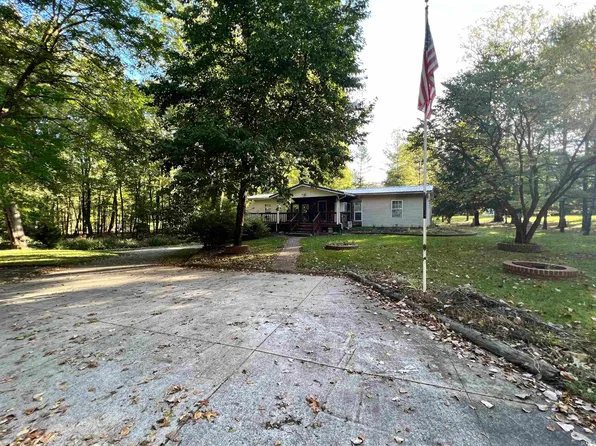 2846 S Woodland Hills Dr W, Warsaw, IN 46580