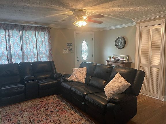 3rd image of 3006 N Highway 421